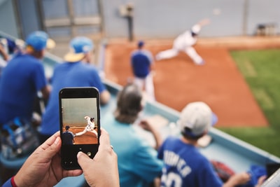 Mobile phone display selectivity focus photos of baseball players
